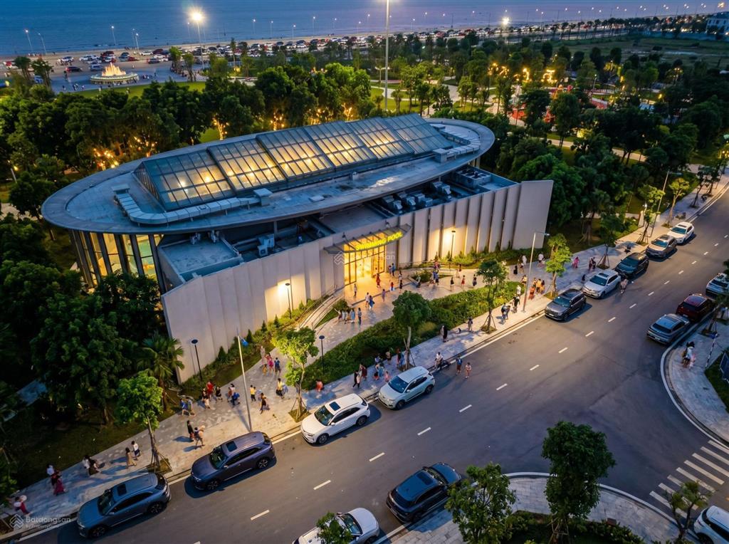 Bán căn liền kề thiên hà giá chỉ 5,5 tỉ