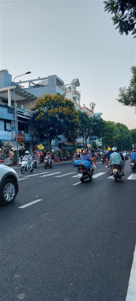 Mặt tiền kinh doanh ngay bến xe chợ lớn, nhà sinh dòng tiền đều đặn, mặt chợ, chỉ 6tỷ