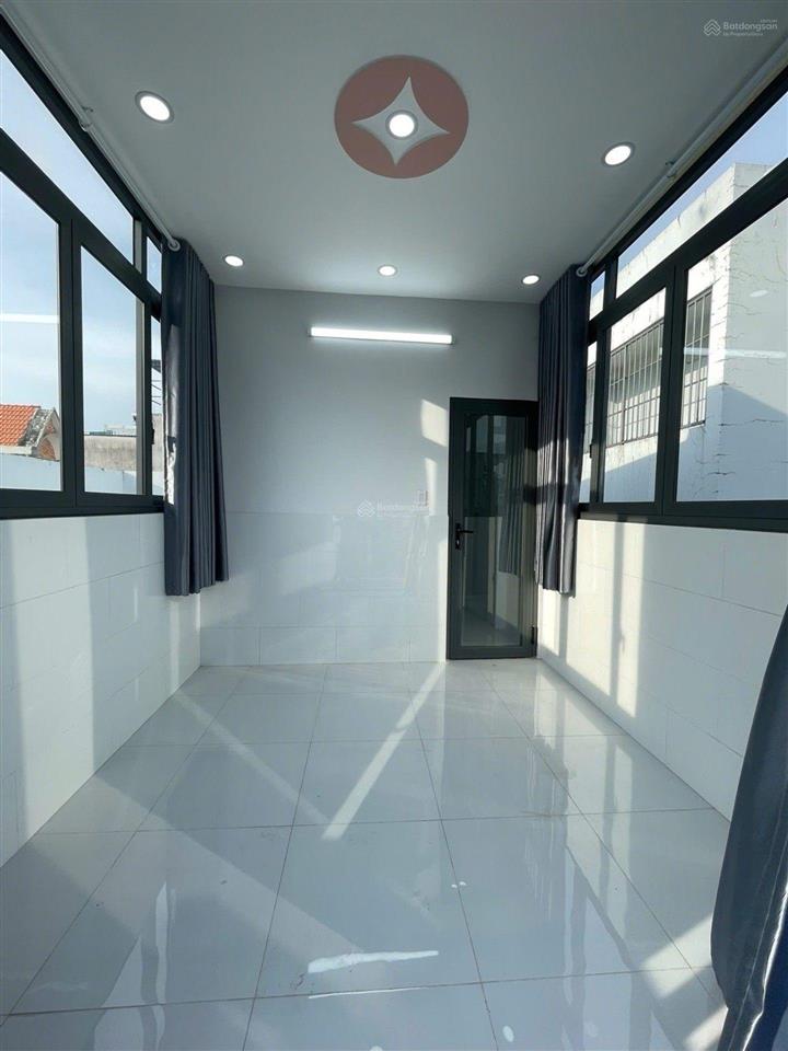 Bán nhà mặt tiền ngay chợ mai hắc đế, 51m2, 4pn, 3wc, mặt tiền rộng 4m, hàng xóm võ văn kiệt