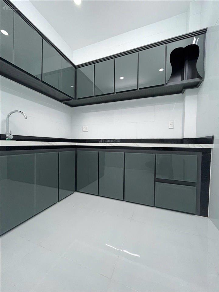 Bán nhà mặt tiền ngay chợ mai hắc đế, 51m2, 4pn, 3wc, mặt tiền rộng 4m, hàng xóm võ văn kiệt