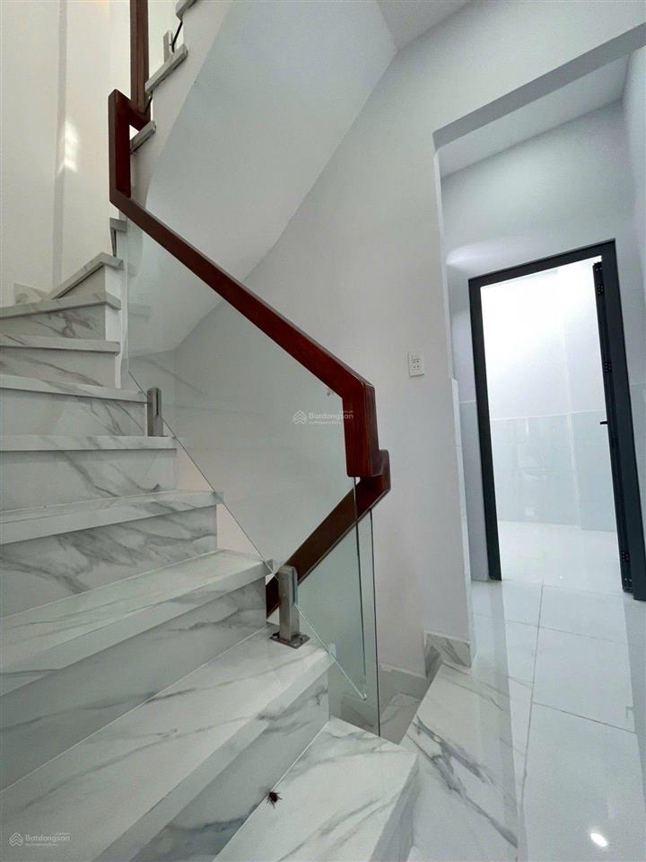 Bán nhà mặt tiền ngay chợ mai hắc đế, 51m2, 4pn, 3wc, mặt tiền rộng 4m, hàng xóm võ văn kiệt