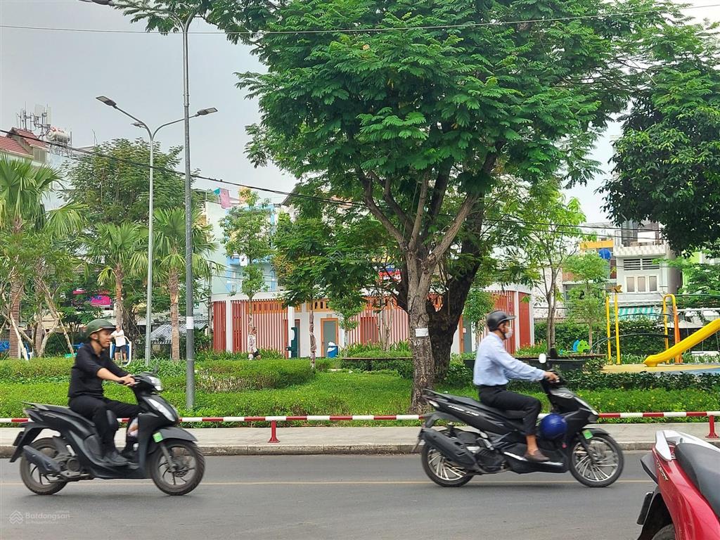 Cần bán căn hộ dịch vụ 5 tầng 9 phòng ngủ, 9 wc, hẻm 4m thông, gần trường âu dương lân, cầu chữ y