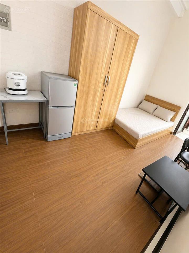 Cho thuê phòng 27m2 full nội thất, ban công riêng, trung tâm đội cấn giá 3,5 triệu/tháng