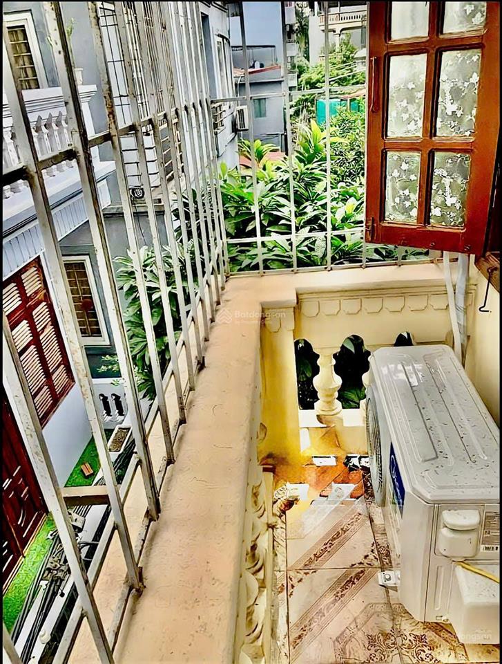 Cho thuê phòng 27m2 full nội thất, ban công riêng, trung tâm đội cấn giá 3,5 triệu/tháng