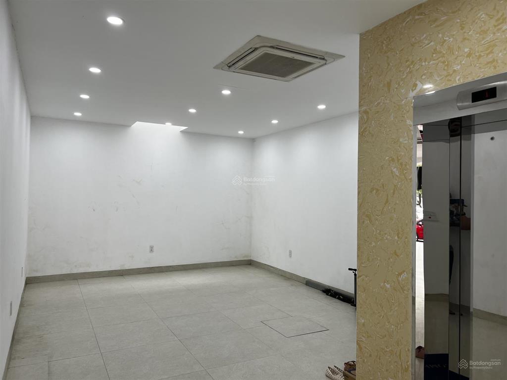 Cho thuê mặt bằng kinh doanh tầng 1, trục chính (đường trước nhà 30m) đường đôi kđt vân canh