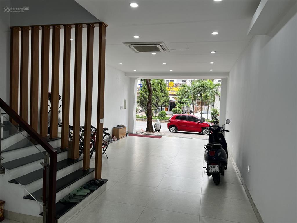 Cho thuê mặt bằng kinh doanh tầng 1, trục chính (đường trước nhà 30m) đường đôi kđt vân canh