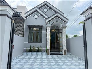 Cần bán gấp nhà cấp 4 diện tích khủng cách chợ hưng long 5p di chuyển full thổ cư