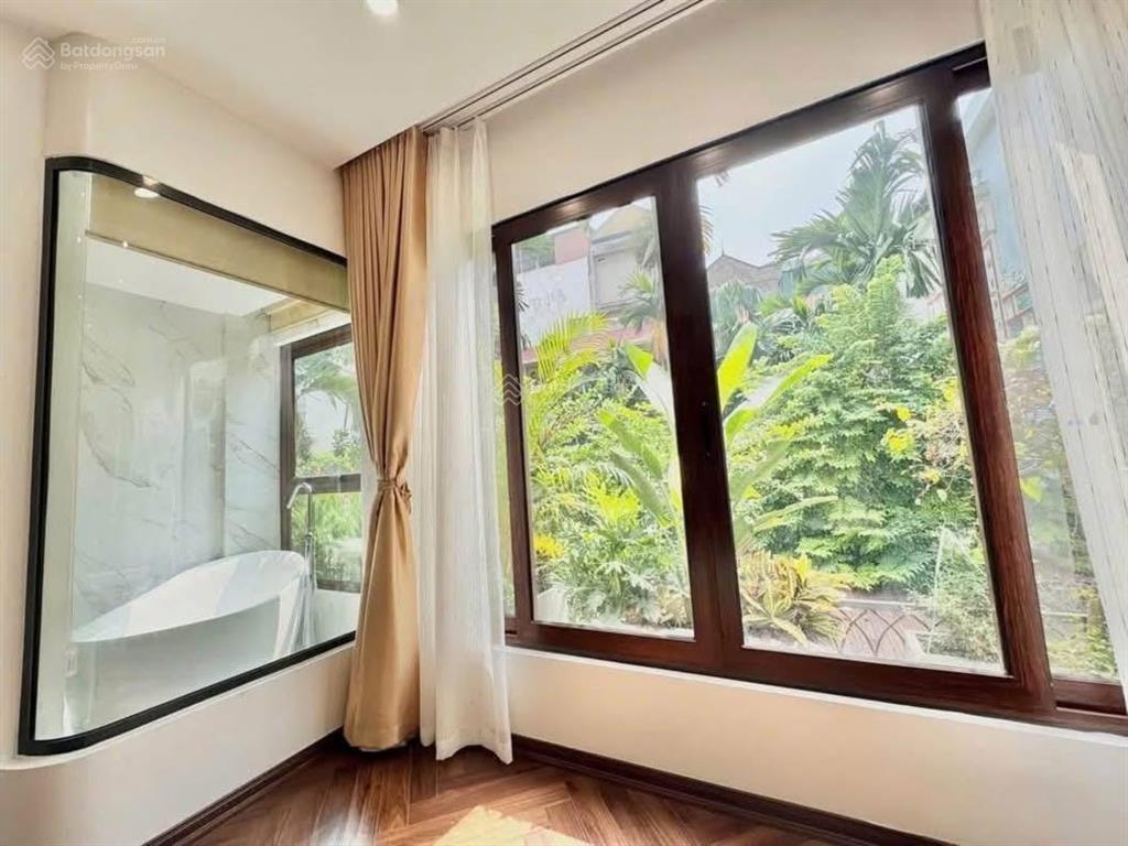 Nhà phường yên hoà cầu giấy  49m2 5 tầng thang máy  ô tô qua cửa 12.5 tỷ