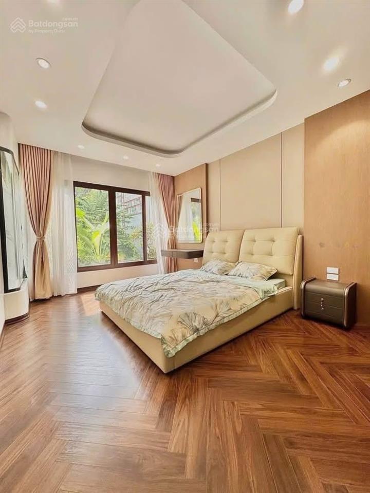 Nhà phường yên hoà cầu giấy  49m2 5 tầng thang máy  ô tô qua cửa 12.5 tỷ