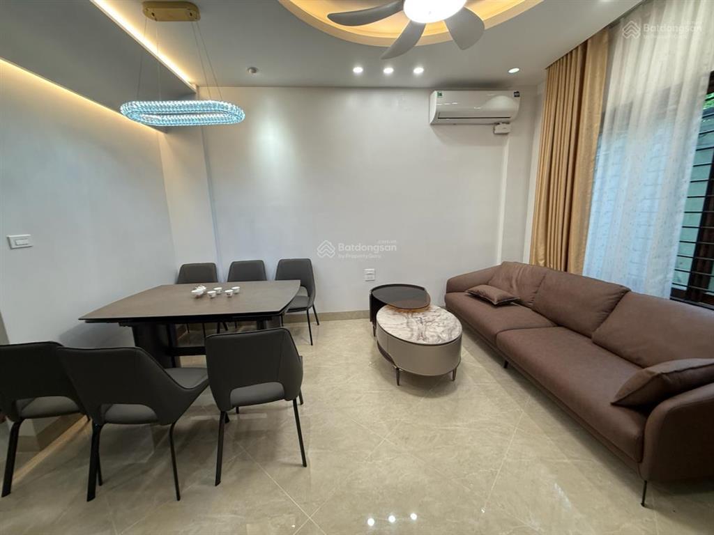 Nhà phường yên hoà cầu giấy  49m2 5 tầng thang máy  ô tô qua cửa 12.5 tỷ