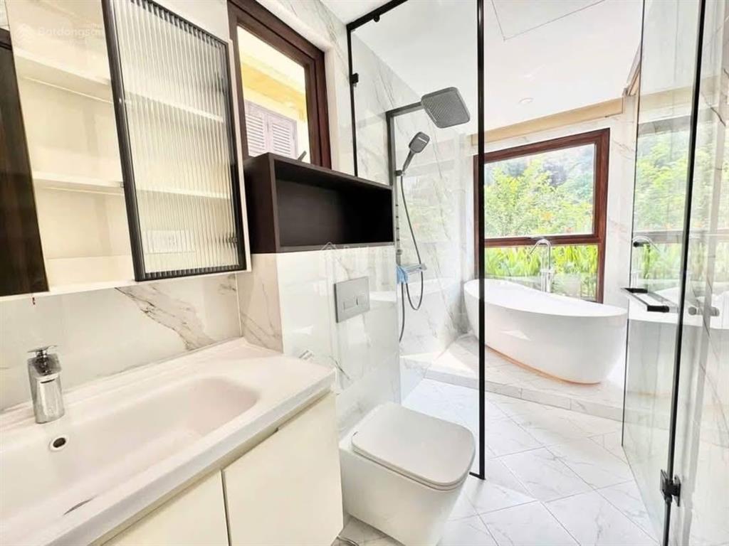 Nhà phường yên hoà cầu giấy  49m2 5 tầng thang máy  ô tô qua cửa 12.5 tỷ