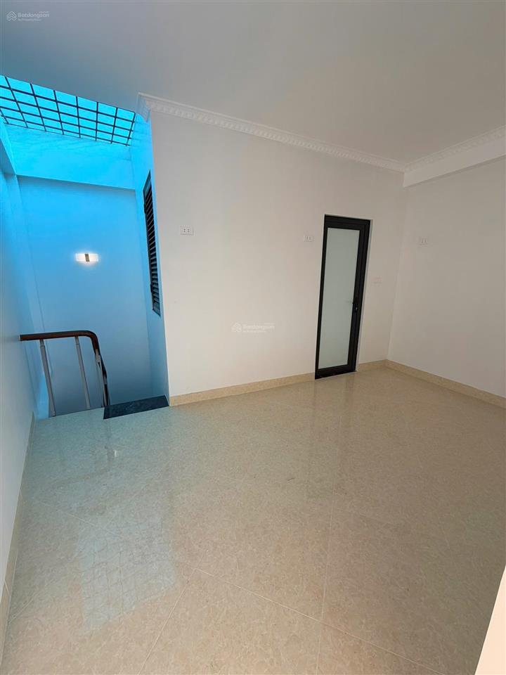 Nhà đống đa  6t thang máy  xây mới 36m 9,2 tỷ  uỷ ban & trường học đầu ngõ
