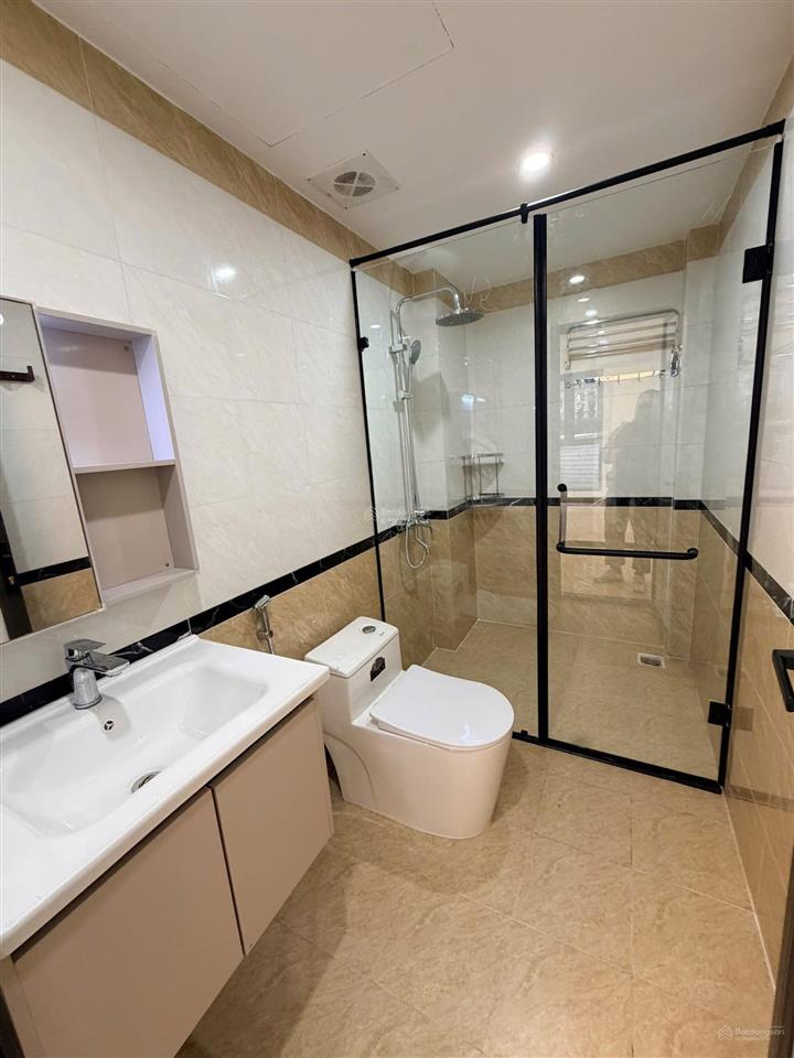 Nhà đống đa  6t thang máy  xây mới 36m 9,2 tỷ  uỷ ban & trường học đầu ngõ