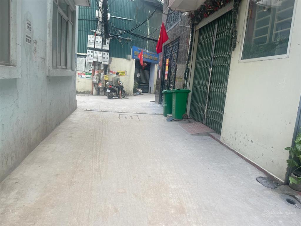 (trong vành đai 2.5) lô góc cầu giấy 48m  6t thang máy  5m ra ngõ vf5  thông trung kính