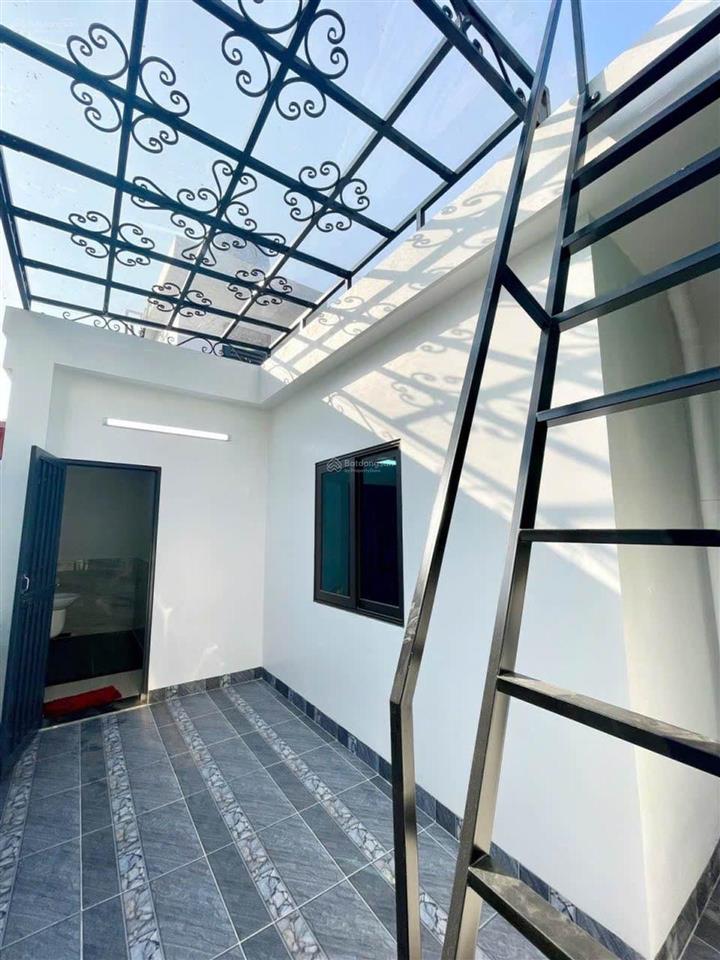 (trong vành đai 2.5) lô góc cầu giấy 48m  6t thang máy  5m ra ngõ vf5  thông trung kính