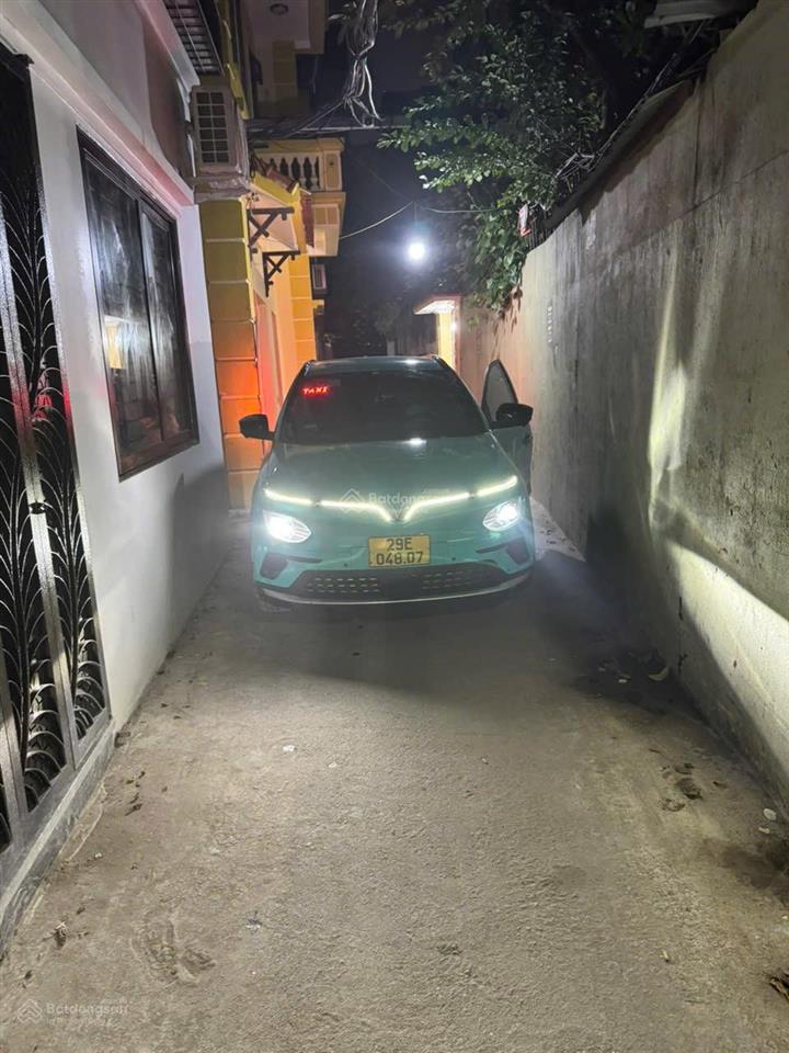 (trong vành đai 2.5) lô góc cầu giấy 48m  6t thang máy  5m ra ngõ vf5  thông trung kính