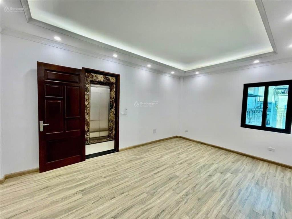 (trong vành đai 2.5) lô góc cầu giấy 48m  6t thang máy  5m ra ngõ vf5  thông trung kính
