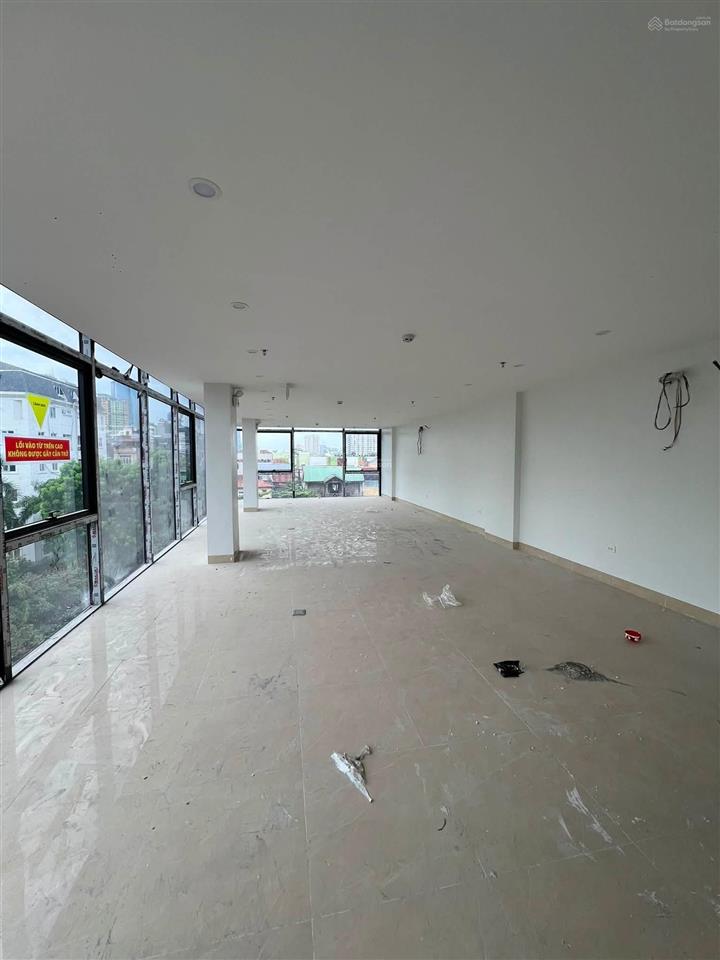 Cho thuê np 8 tầng, 120m2, giá siêu hời 220 triệu tại huỳnh thúc kháng, đống đa