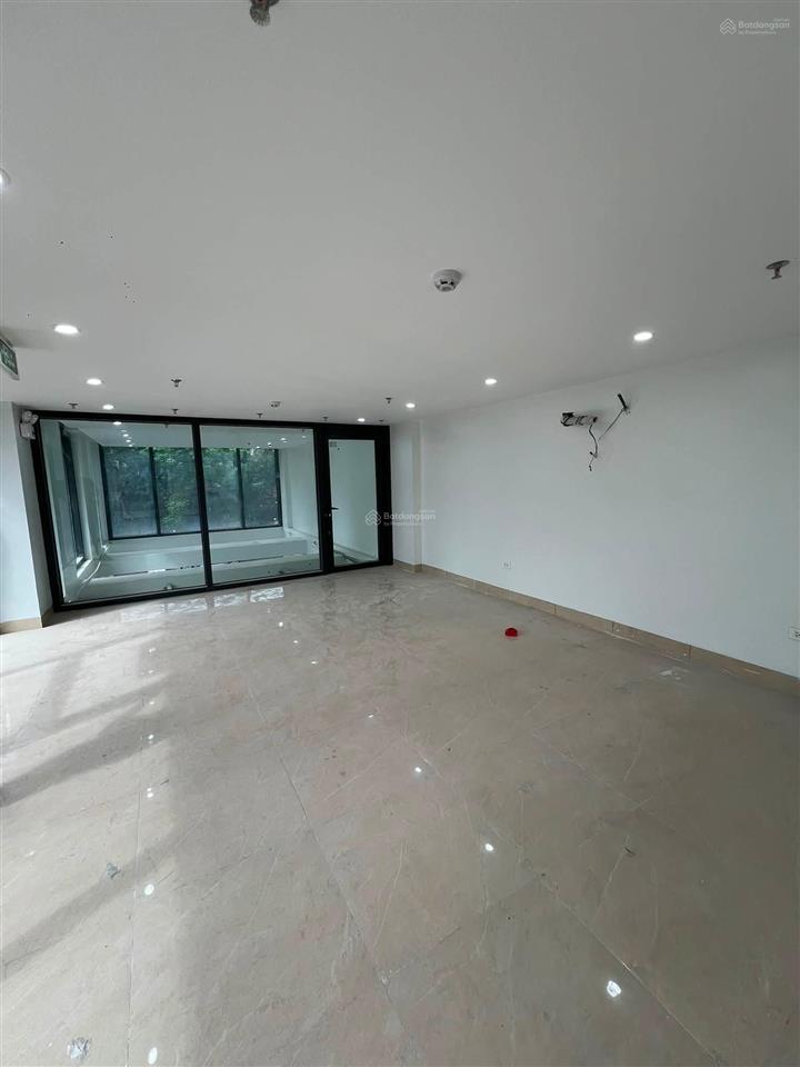 Cho thuê np 8 tầng, 120m2, giá siêu hời 220 triệu tại huỳnh thúc kháng, đống đa