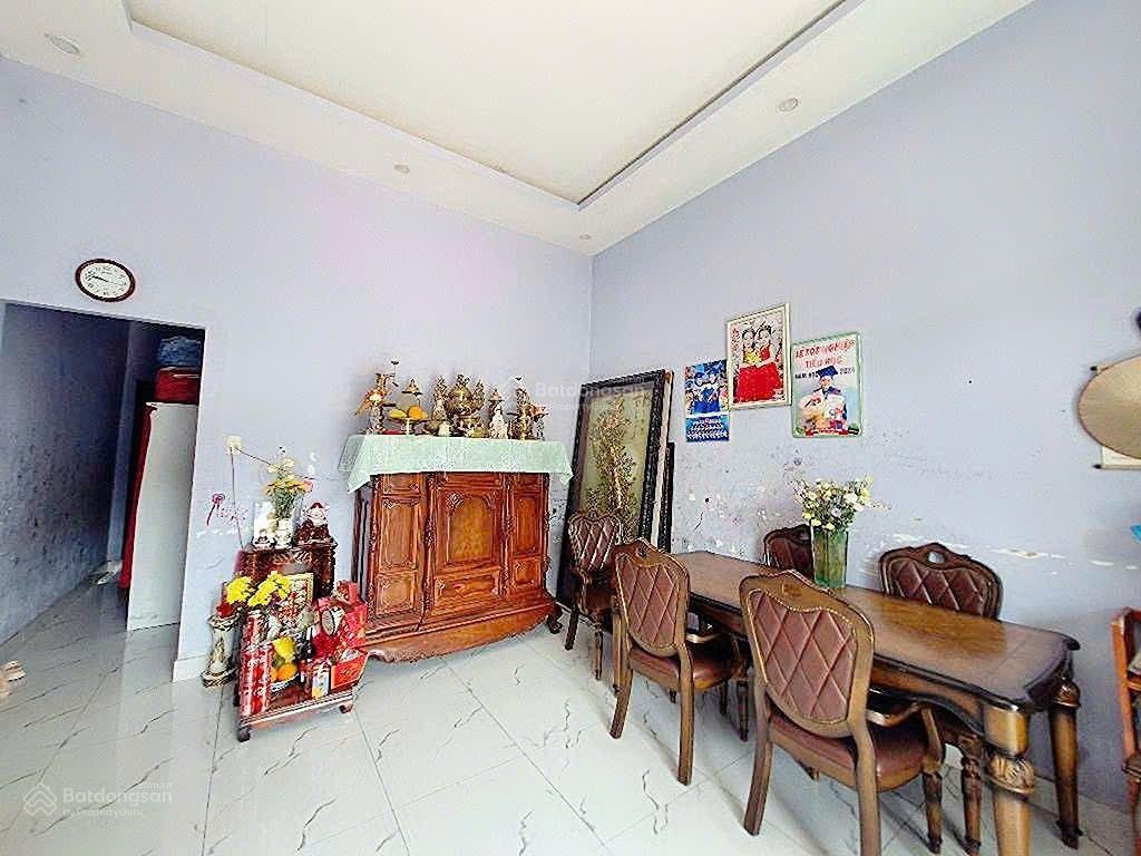 Ngộp bán nhà hxh 104m2 nhỉnh 6 tỷ gần chợ . làng đh . linh xuân thủ đức