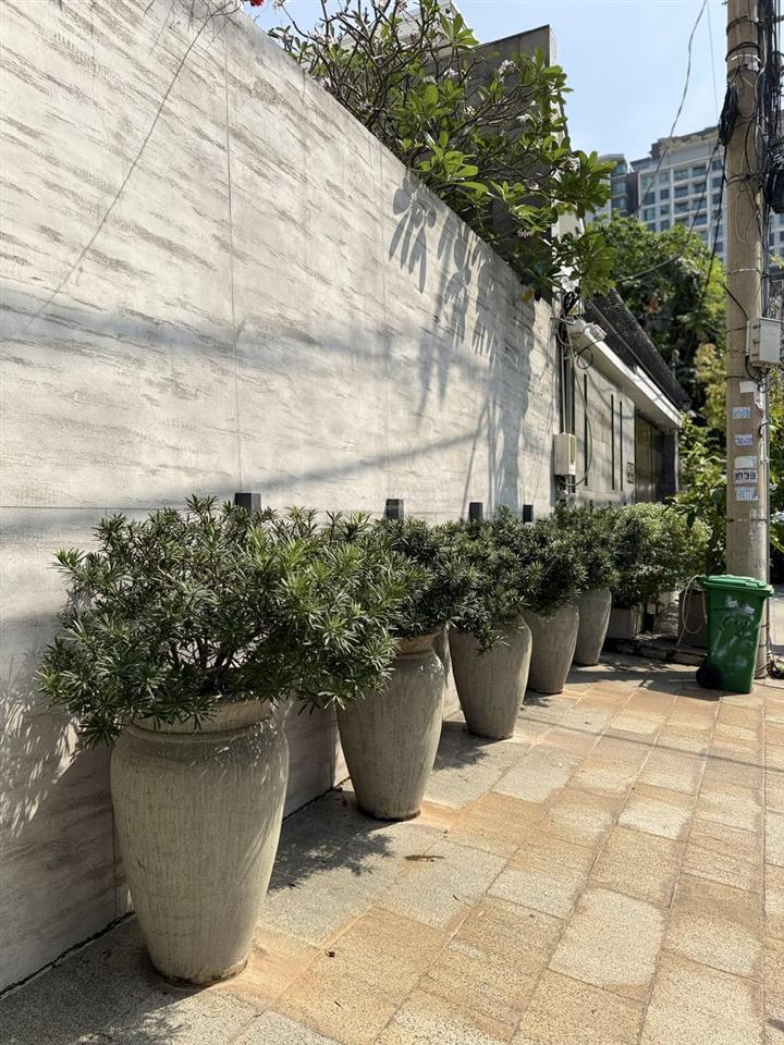 Siêu phẩm! villa nguyễn văn hưởng chỉ 70 tỷ  10x18  3t  hồ bơi+sân vườn  giá bán chỉ 69 tỷ tl