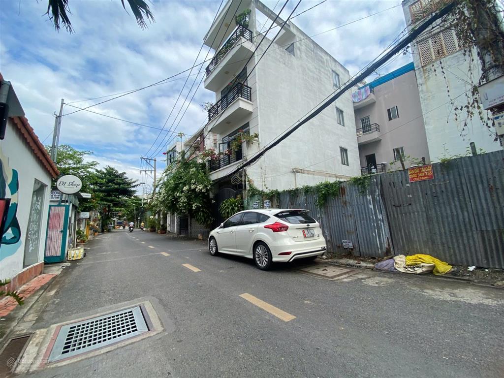 Bán lô đất mt gần xuân thủy, quốc hương, dt 10.79x14.8m, cn 142.2m2, ctxdhầm 6 tầng, giá 41 tỷ tl