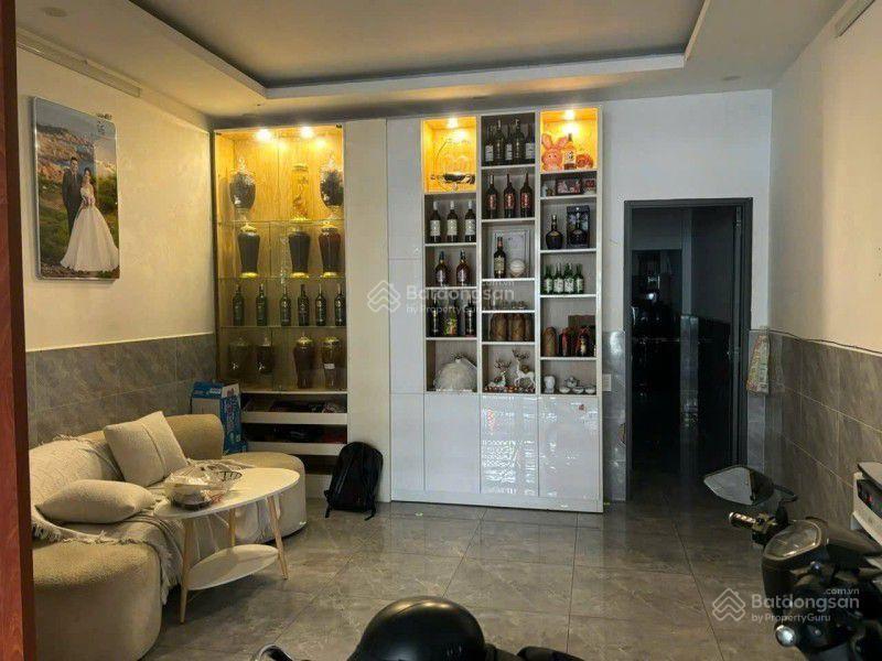 Nhà đẹp quận tân phú, gần nhà thờ tân hương, xe hơi tới nhà, 