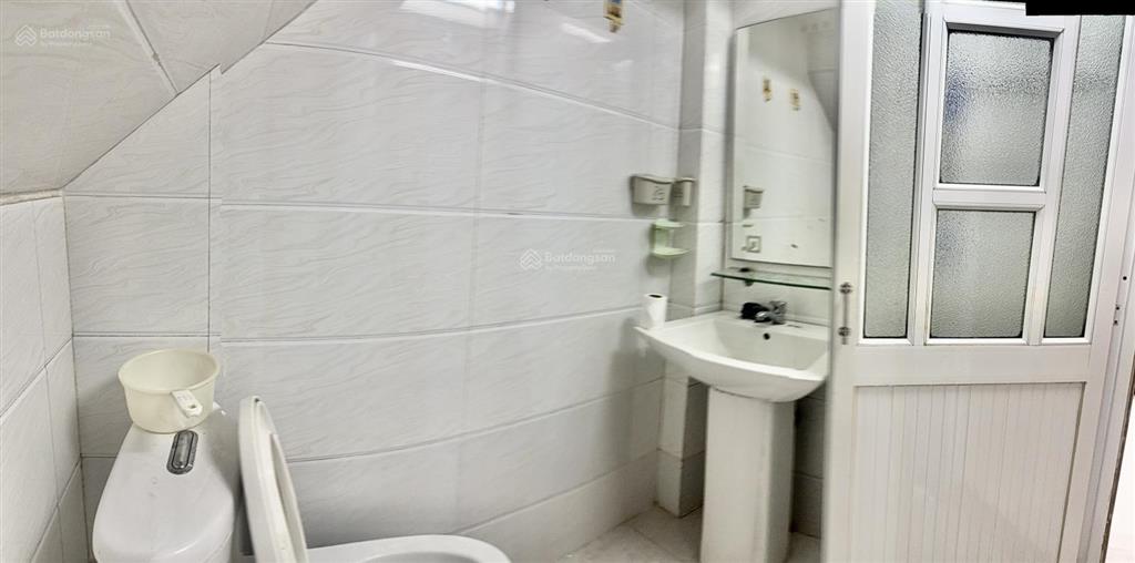 Cho thuê gấp phòng trọ 4 triệu/tháng, 20m2 tại ngô gia tự, p4, q10, hcm