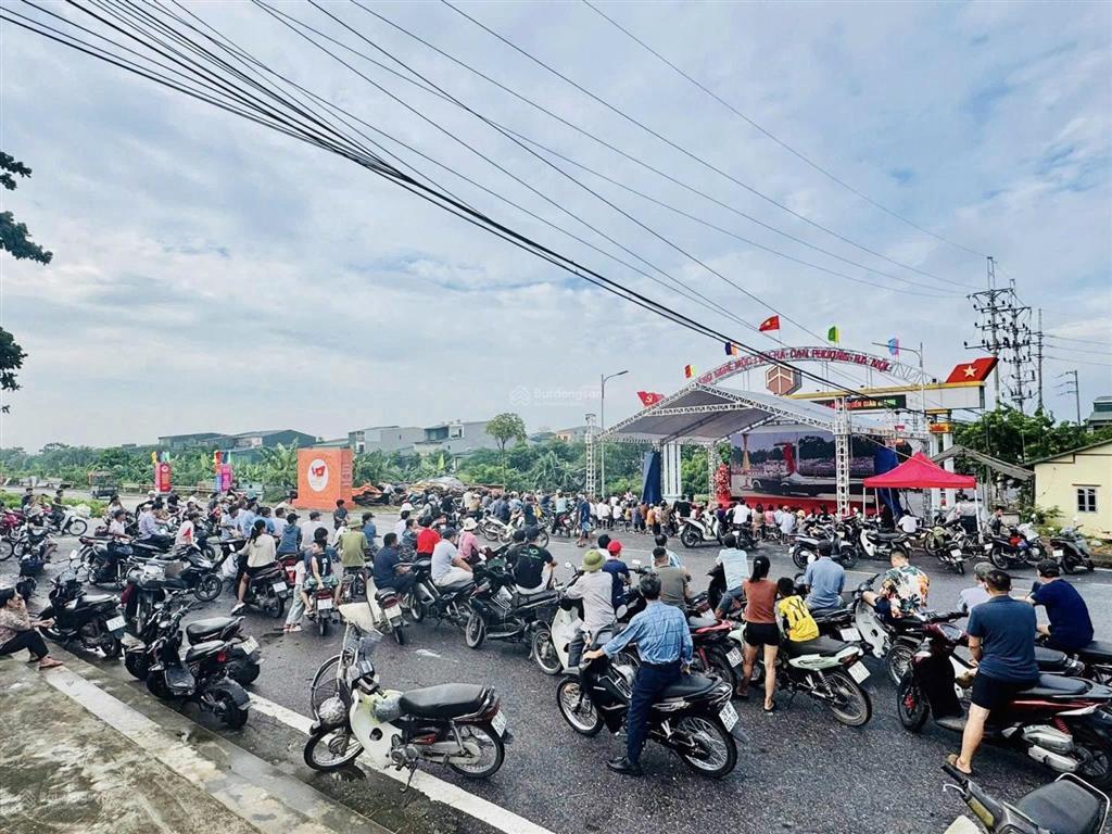 Cho thuê nhà mặt đường kinh doanh 3 tầng mặt tiền 5,5m trục chính liên hà  ô diên