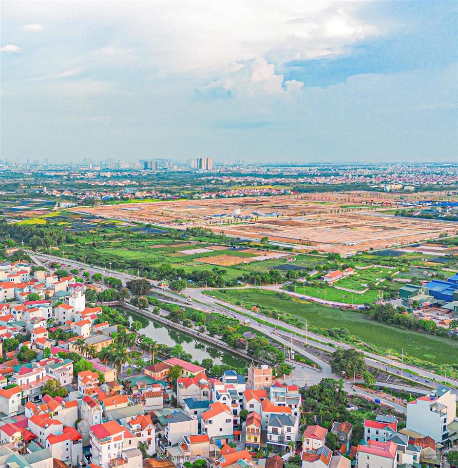 Cho thuê nhà mặt đường kinh doanh 3 tầng mặt tiền 5,5m trục chính liên hà  ô diên