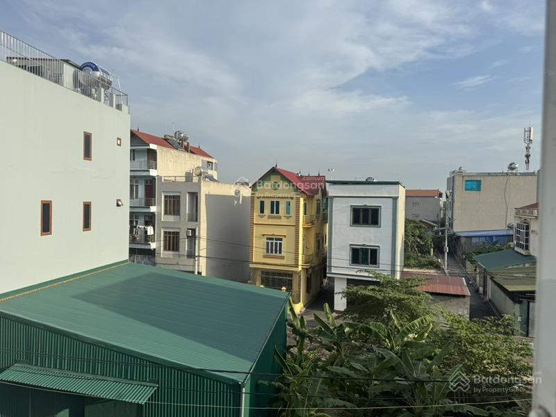 Bán nhà 3 tầng 5 phòng ngủ gần khu chợ kim sầm uất, diện tích 100m2