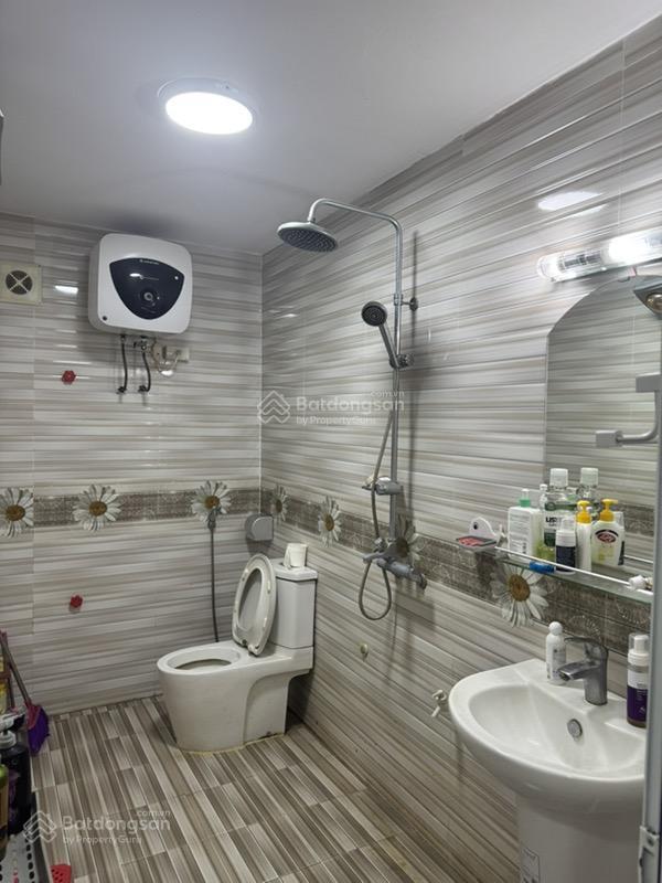 Bán nhà 3 tầng 5 phòng ngủ gần khu chợ kim sầm uất, diện tích 100m2