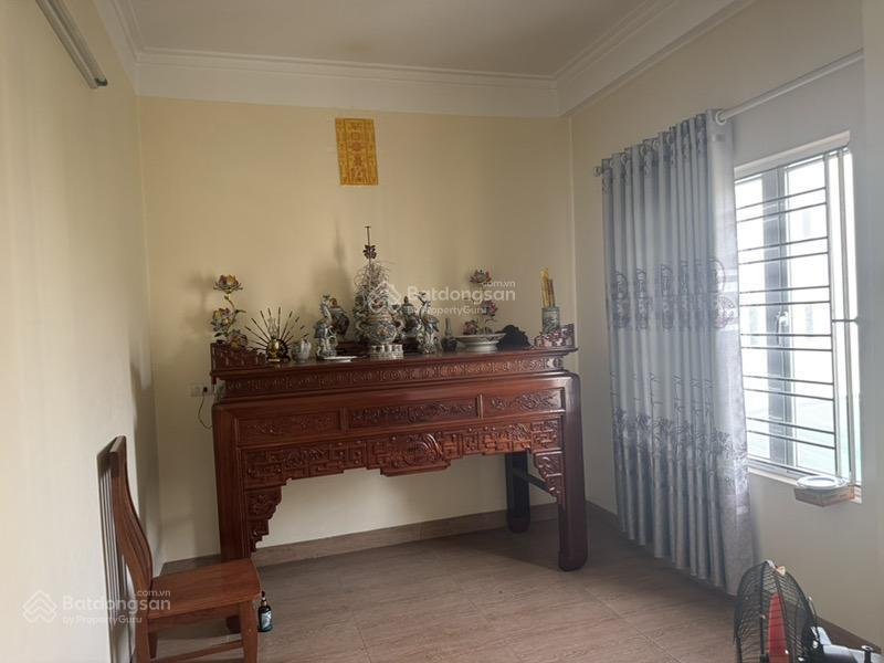Bán nhà 3 tầng 5 phòng ngủ gần khu chợ kim sầm uất, diện tích 100m2