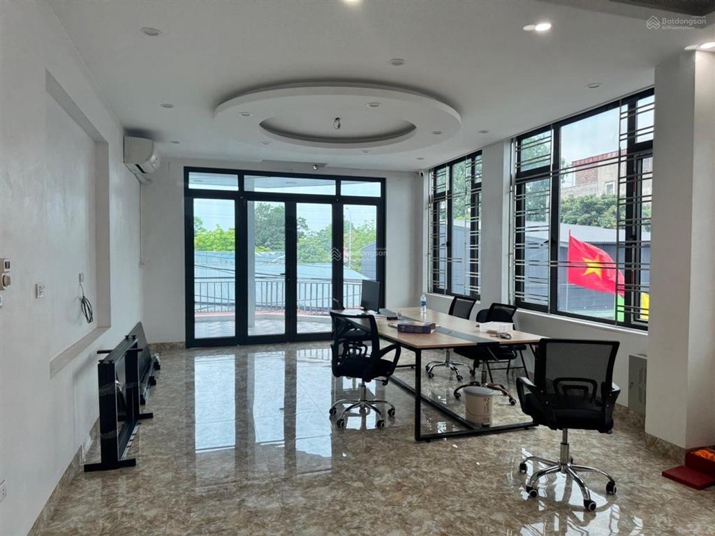 Nhà mới ở ngay lô góc  ô tô vào nhà  view hồ gần nhà vh & khu vui chơi tằng my nam hồng