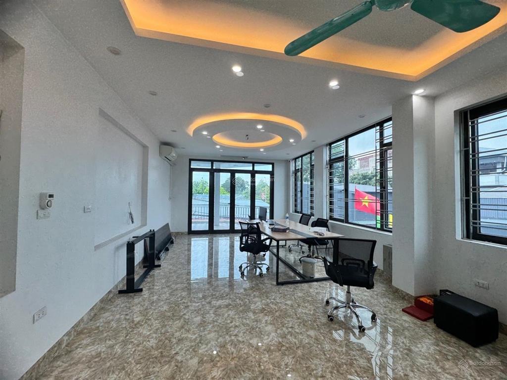 Nhà mới ở ngay lô góc  ô tô vào nhà  view hồ gần nhà vh & khu vui chơi tằng my nam hồng