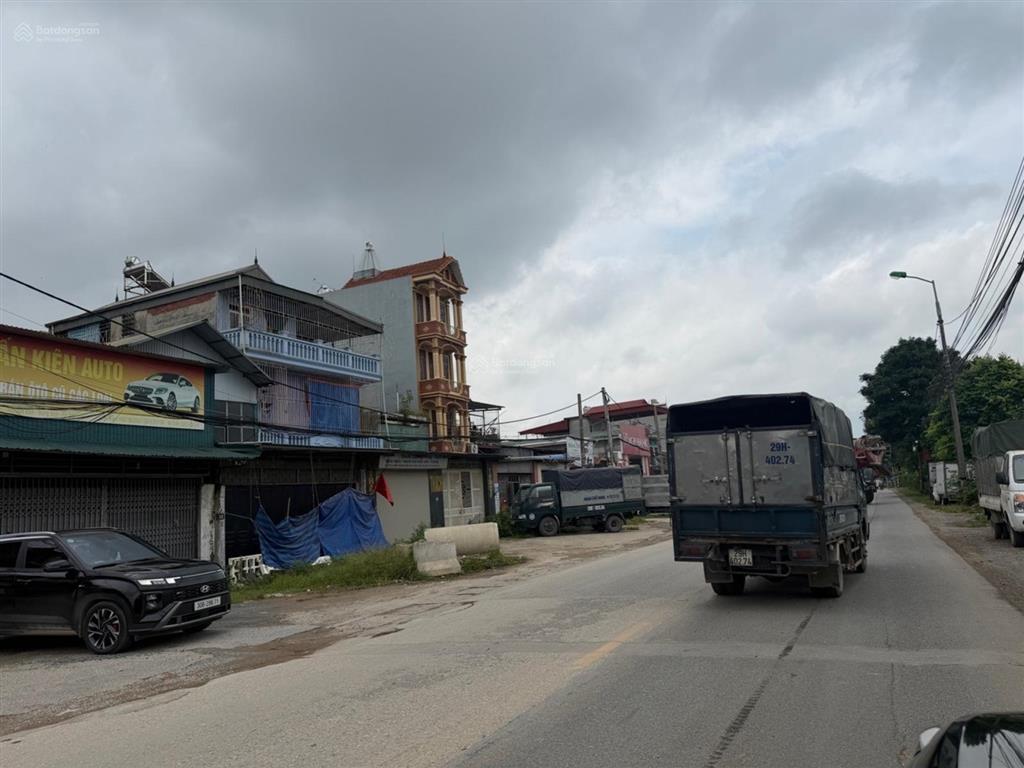 Nóng nguyên khê chỉ hơn 3 tỷ
đường oto nhỏ đỗ  đất vuông vắn  rất gần sân chơi, đá bóng