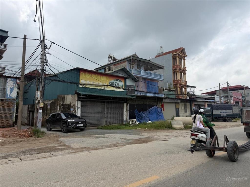 Nóng nguyên khê chỉ hơn 3 tỷ
đường oto nhỏ đỗ  đất vuông vắn  rất gần sân chơi, đá bóng