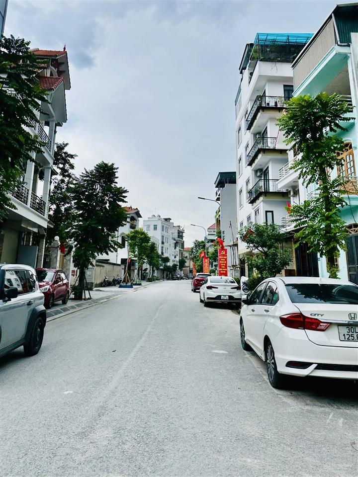 Nhà phúc lợi  long biên 30m² lô góc 3 thoáng