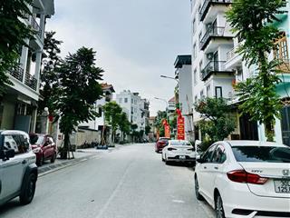 Nhà phúc lợi  long biên 30m² lô góc 3 thoáng