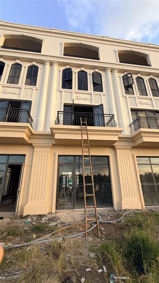 Chính chủ cần bán căn nhà 200m2 vuông vườn tại vinhomes vũ yên. k tiếp trung gian