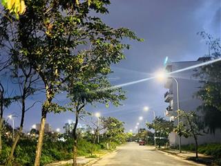 Sông hương land  em xin giới thiệu đến quý anh chị lô đất 90m2  v5 fpt  giá tốt