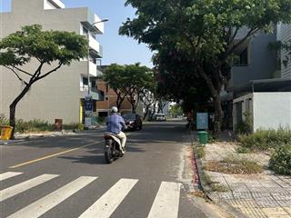 Chào bán lô góc cực rẻ ở fpt  106m2  khu v5  gọi cho em nhé ạ!