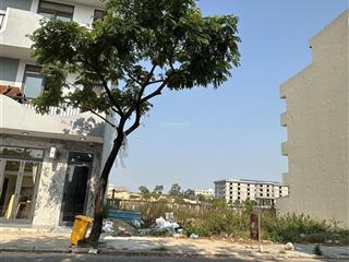 Chào bán siêu phẩm lô đất ngay trục shophouse fpt  108m2  giá tốt đầu tư  gọi cho em nhé ạ