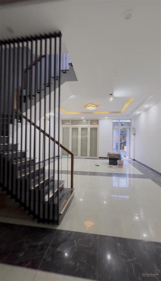 Bán nhà fpt  90m2  v5 song song nam kỳ khởi nghĩa  xung quanh nhiều quán xá
