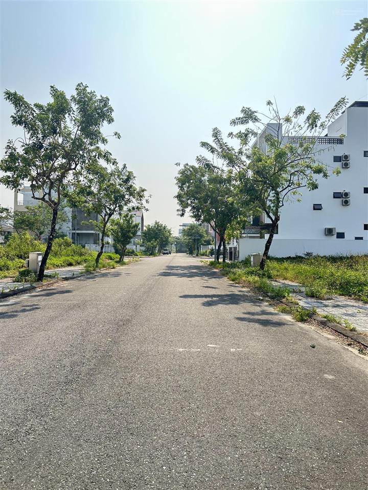 Bán đất fpt  96m2  đường 7m5  sát trường đại học  block b2.127
