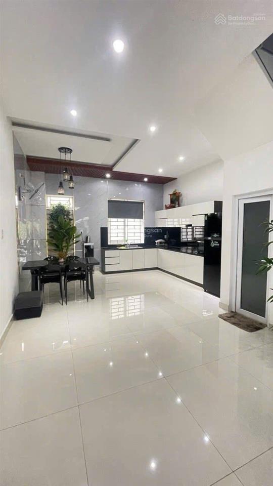 Hiếm!!! nhà khu nam việt á  dt 95m2  3 tầng  3pn,2wc  sân để được oto