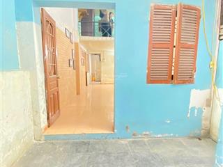 Cho thuê nhà nguyên căn cấp 4  ô tô đỗ  ngõ thông  gồm 2pn 1 khách 1 wc  chính chủ cho thuê