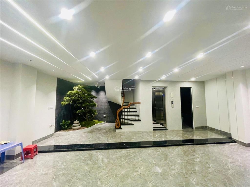 Cần bán tòa nhà 7 tầng mặt phố đàm quang trung