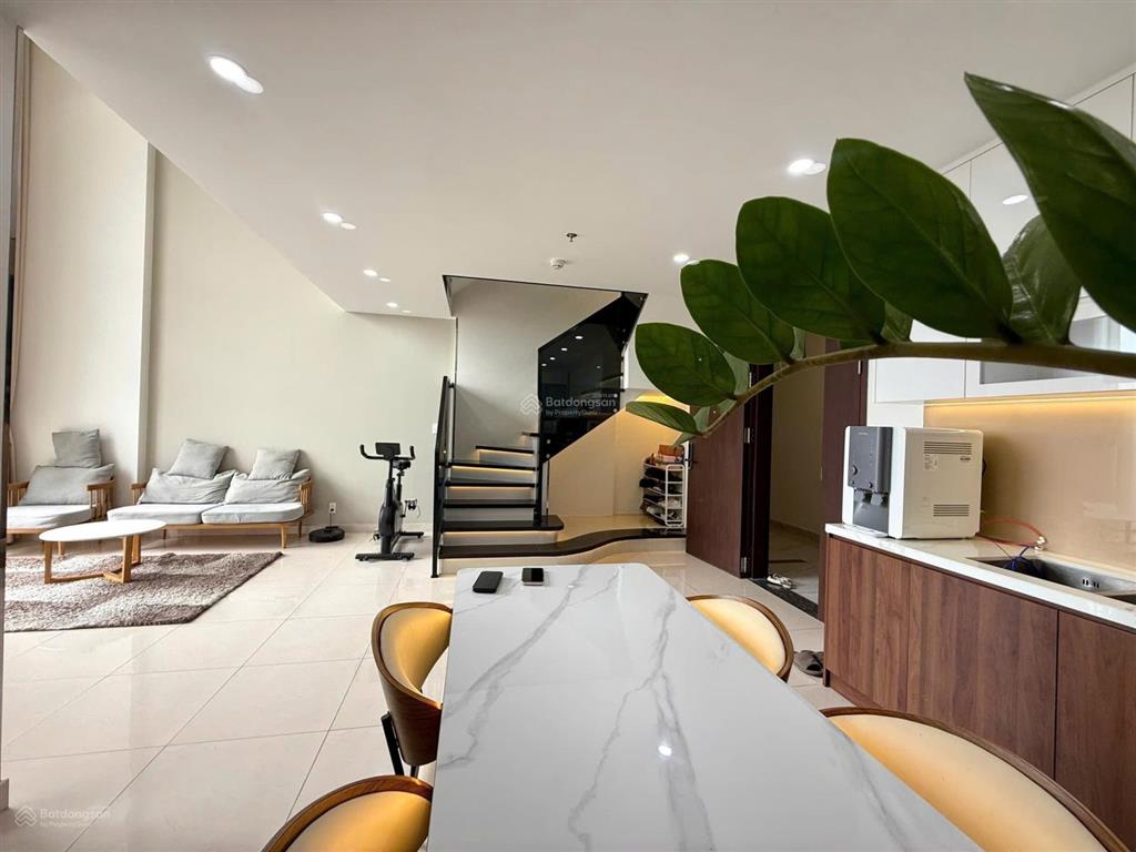 Cho thuê penthouse phú đông sky garden full nội thất 120m2 giá 15tr có 1 trệt 1 lầu 1 tum y hình