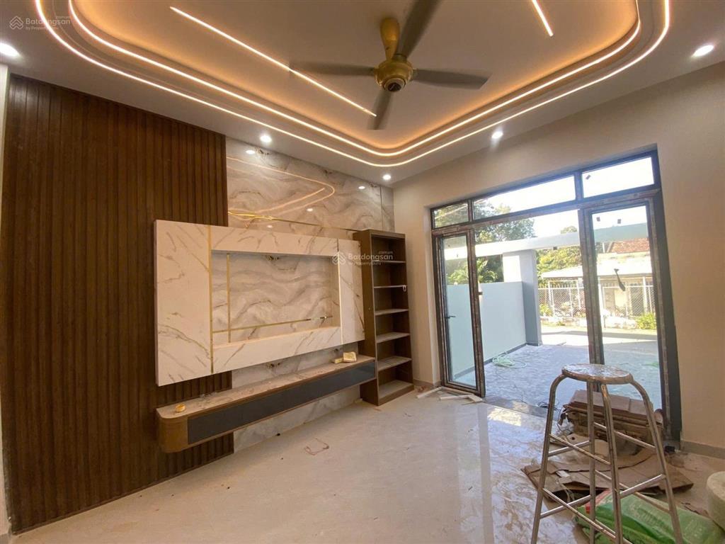 Bán nhanh nhà 1 trệt 1 lầu  gần chợ  shr 60m2 giá 1ty9